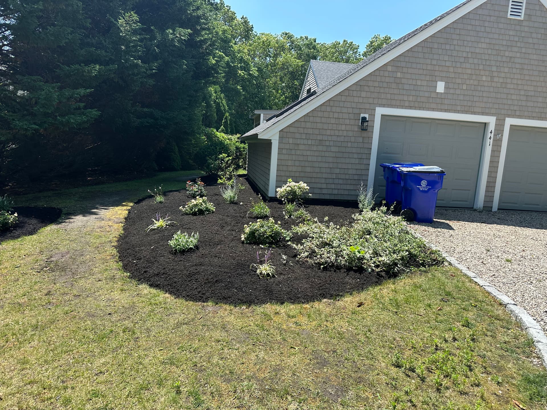 Gallery photos for Front Yard Landscape Reset With New Beds and Black Mulch: Image #5