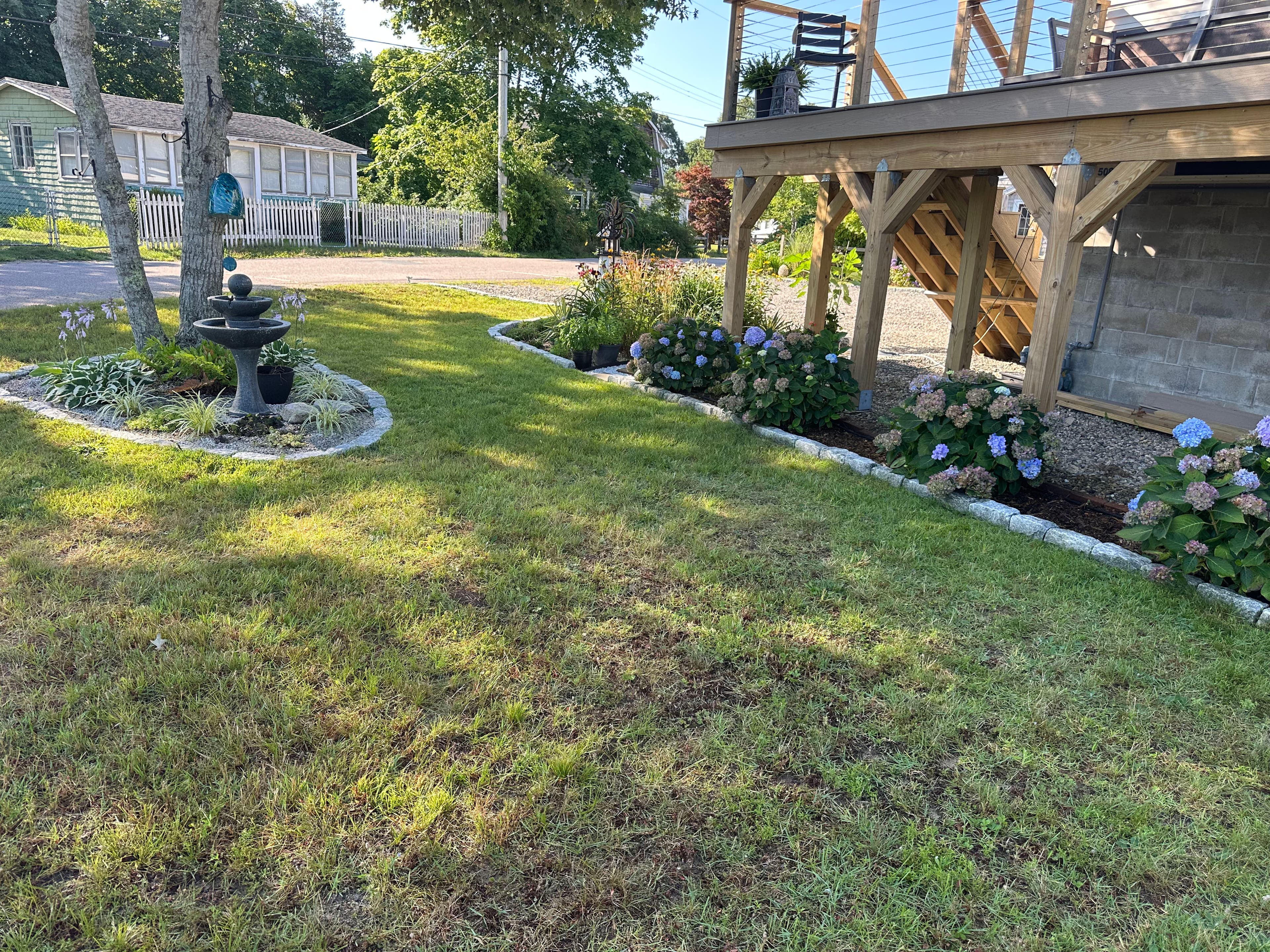 Project Keeping Mulch Beds, Shrubs, and Lawn Looking Sharp All Season image
