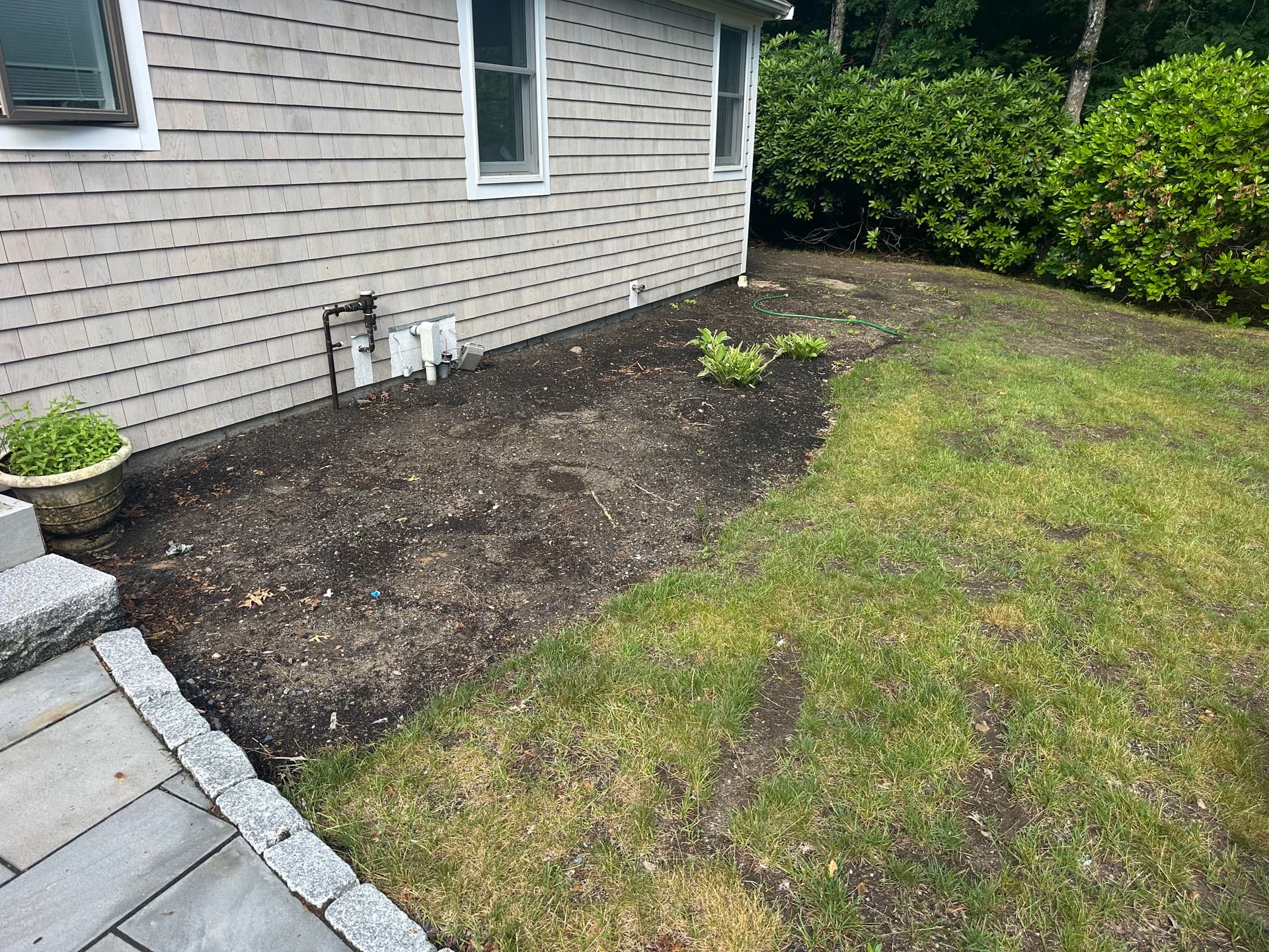 Gallery photos for Perennial Garden Bed Cleanup and Mulch Installation With Real Curb Appeal: Image #1