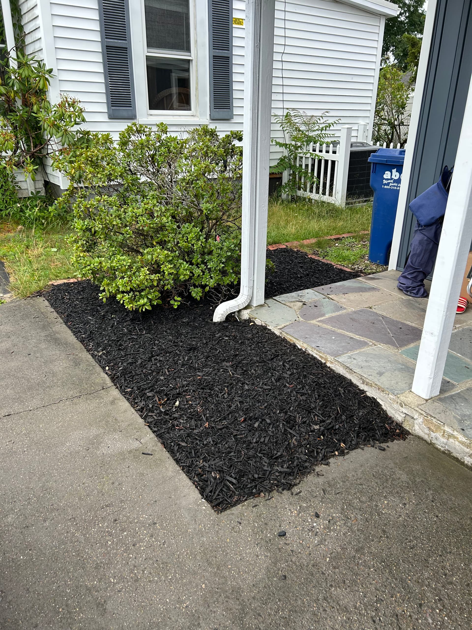 Gallery photos for Fresh Mulch and Clean Beds Make a Real Difference: Image #1